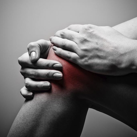 Si tus rodillas crujen al levantarte, lee esto